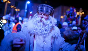 Dedek Mraz – rdeči Miklavž, ki je preživel socializem