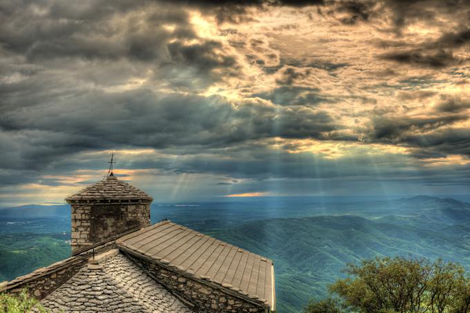 Cerkvica Sv. Hieronima pod vrhom Nanosa | Foto: Getty Images