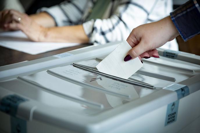 Predčasne volitve 2022 | Volilni molk bo trajal do zaprtja volišč v nedeljo ob 19. uri. V tem času je prepovedano kakršnokoli nagovarjanje volivcev. | Foto Ana Kovač