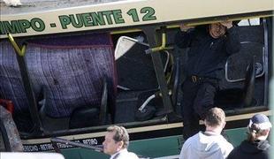 V trčenju vlakov in avtobusa v Argentini številni mrtvi in ranjeni (FOTO)