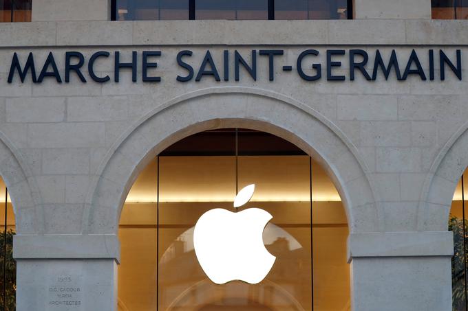 Apple (na fotografiji je njihova pred kratkim odprta nova trgovina v Parizu) lani prvič po letu 2009 ni dosegel svojih letnih načrtov prodaje in dobička. | Foto: Reuters