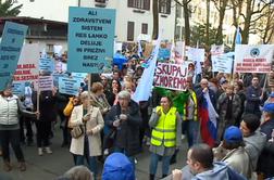 Na protest prišli zdravstveni delavci iz vse Slovenije #video
