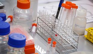 Na biotehniški fakulteti razneslo epruveto z vodikovim peroksidom