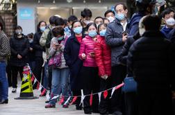 Kaos na Kitajskem: Čez zimo nas čakajo trije valovi koronavirusa