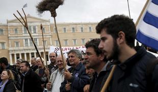 Grški kmetje nadaljujejo proteste