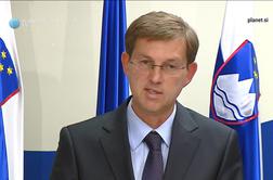 Cerar vztraja, da mora Veber oditi, SD ministra vztrajno brani (video)