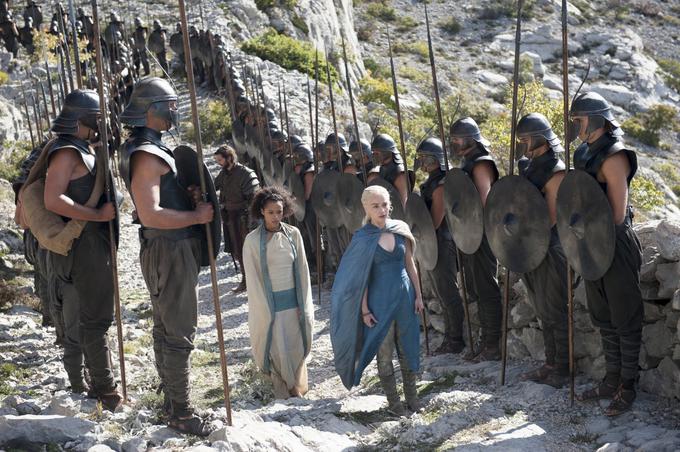 Brezmadežni služijo kraljici Daenerys Targaryen (Emilia Clarke) | Foto: IMDb