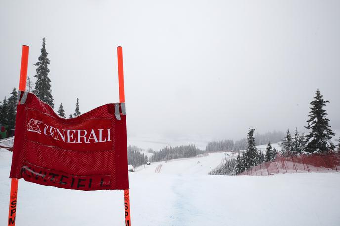 Kvitfjell | Alpske smučarke sta danes v Kvitfjellu zmotila slaba vidljivost in nadaljnje sneženje. | Foto Guliverimage