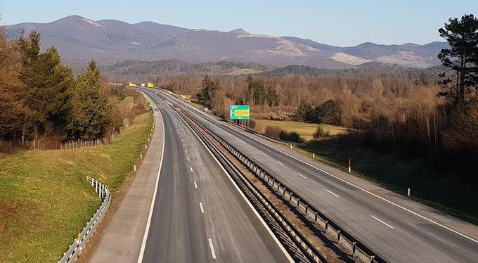Prazna avtocesta med ukrepi za preprečevanje širjenja novega koronavirusa. | Foto: Policijska uprava Koper
