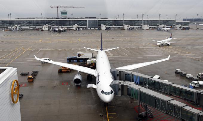 Fraport je v pogovorih s "številnimi" letalskimi prevozniki, pravi Jure Murko iz Fraporta, ki pa imen letalskih družb ne izdaja. Tudi informacij o novi liniji nemškega prevoznika Eurowings med Ljubljano in Düsseldorfom na Brniku za zdaj ne potrjujejo. | Foto: STA ,