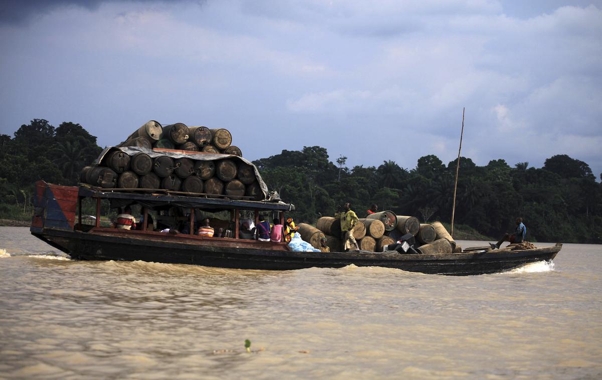 ladja reka niger | Ladja je bila na poti iz kraja Gori-Beri v Beninu v nigrsko mesto Ouna. Nesreča se je pripetila v zgodnjih jutranjih urah v sredo pri kraju Sambera na jugozahodu Nigra. (Fotografija je simbolična) | Foto Reuters