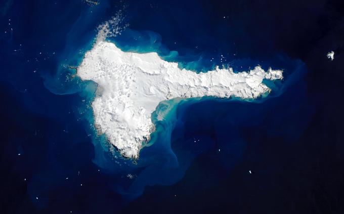 Slonji otok (na fotografiji njegova satelitska slika) sicer ni bil njihova zaželena destinacija - želeli so si namreč priti do otoka Paulet, kjer so bile zaloge za preživetje, ki jih je deset let prej tam pustila švedska antarktična odprava, a Paulet je bil obkrožen z več deset kilometri neprehodnega ledu.  | Foto: AP / Guliverimage