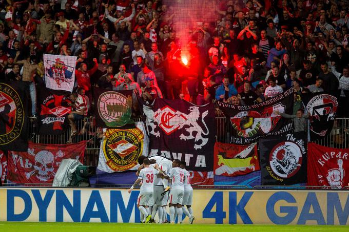 Tako so se veselili navijači Spartaka iz Moskve pred petimi leti v Ljudskem vrtu, ko se je tekma lige prvakov z Mariborom končala z remijem 1:1. | Foto: Sportida
