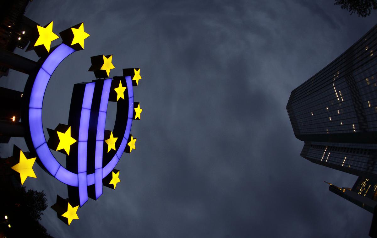 Evropska centralna banka ECB | Da bi se izognila nenadnemu zmanjšanju nakupa obveznic, bo povečala hitrost programa nakupa vrednostnih papirjev (APP), v okviru katerega je od leta 2015 odkupila za več kot tri tisoč milijard evrov. | Foto Reuters