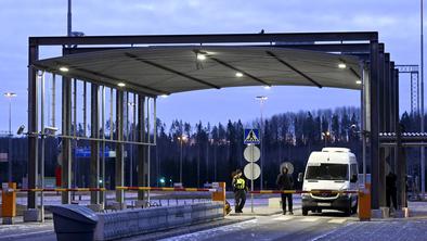 Finska postavlja ograjo na meji z Rusijo