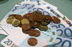 Javni uslužbenci bodo prejeli do 692 evrov regresa