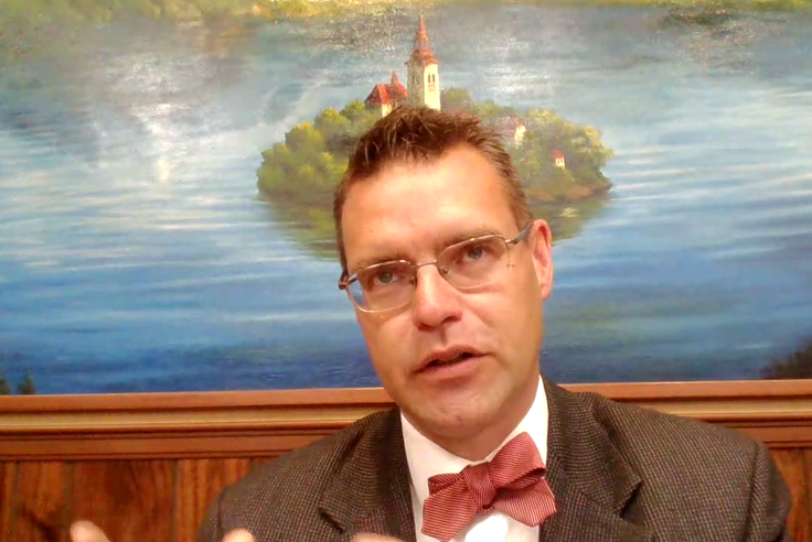 "Demokracija je zgrajena na tem, da je različno mišljenje dobrodošlo in se mora glasno izraziti, šele potem pa naj ljudje izberejo, kako naj dežela napreduje." | Foto: Skype