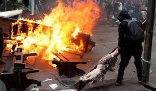 Protesti v Čilu vse bolj nasilni