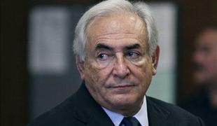 Sobarica vložila civilno tožbo proti Strauss-Kahnu