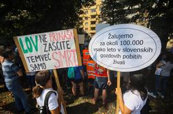 Proti odstrelu zveri: protestniki ministrico Pivčevo pozvali k odstopu #foto