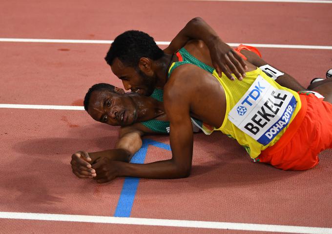 Muktar Edris iz Etiopije je ubranil naslov svetovnega prvaka v teku na 5000 metrov, njegov rojak Selemon Barega pa je bil srebrn. | Foto: Reuters