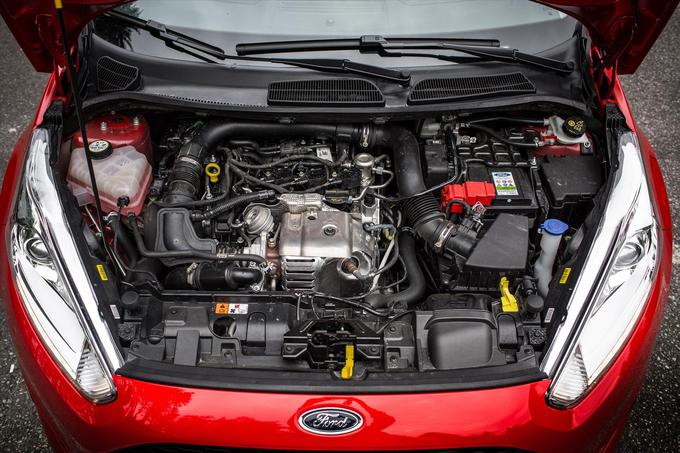 Revolucionarni 1,0-litrski 3-valjni bencinski motor EcoBoost vam zagotavlja moč, ki bi jo sicer pričakovali od običajnega 1,6-litrskega motorja, pri tem pa dosega za 24 % manjšo porabo in za 25 % nižje izpuste CO2 v višini le 99 g/km. | Foto: 