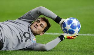 Casillas še noče med upokojence, podaljšal s Portom