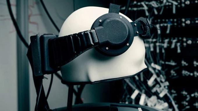 "Čelada" s senzorji za zaznavanje možganskih valov, ki so jo sodelujočim v raziskavi, ti so imeli v možgane kirurško vsajene elektrode, na glave posadili Facebookovi inženirji. | Foto: Facebook