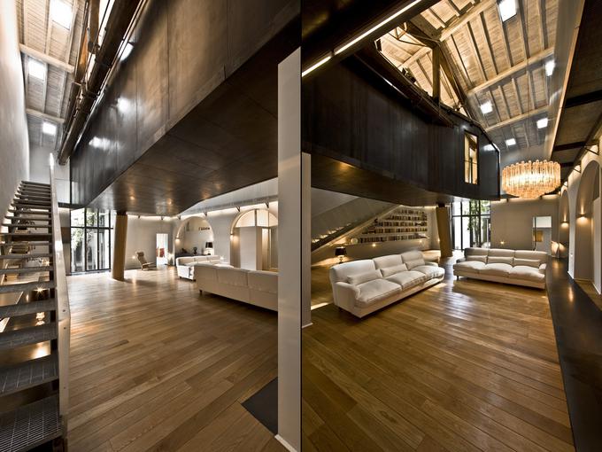 V dvignjeni prostor so umestili spalnico, ki je dostopna po stopnicah iz bivalnega prostora (foto: http://www.mdaa.it). | Foto: 