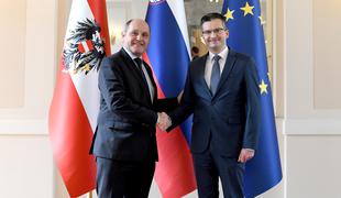 Avstrija pričakuje spremembo statusa nemško govoreče etnične skupine v Sloveniji