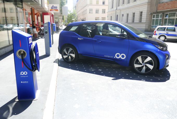 Tudi ustanovitelji ljubljanskega električnega "car sharinga" vidijo svoj sistem kot konkurenco lastništvu avtomobila in kot dopolnilo javnega prometa. | Foto: Gregor Pavšič