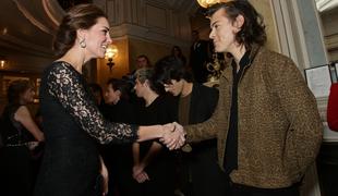 Kate Middleton v obleki za tisoč evrov, Harry v jakni z živalskim potiskom