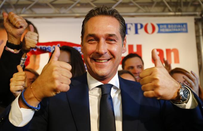Leta 2016, ko je bila posneta ta fotografija, se je zdelo, da politična prihodnost Avstrije pripada Stracheju. | Foto: Reuters