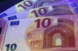 Evro najvišje v zadnjih dveh letih in pol, razloga za preplah (še) ni