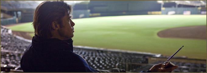 Resnična zgodba spremlja poskus direktorja bejzbolskega moštva Billyja Beana (Brad Pitt), da bi sestavil ekipo na osnovi računalniške analize igralcev. Ta je s pomočjo ekonomista Petra Branda (Jonah Hill) sprožil revolucijo v bejzbolu. • V četrtek, 4. 6., ob 20.45, na HBO 2.* │ Tudi na HBO OD/GO.

 | Foto: 