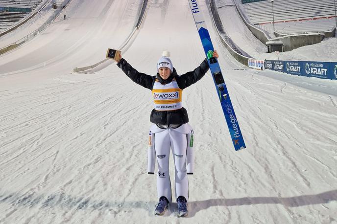 Tina Erzar | Tina Erzar je v Lillehammerju oblekla rumeno majico vodilne v interkontinentalnem pokalu smučarskih skakalk. | Foto SloSki