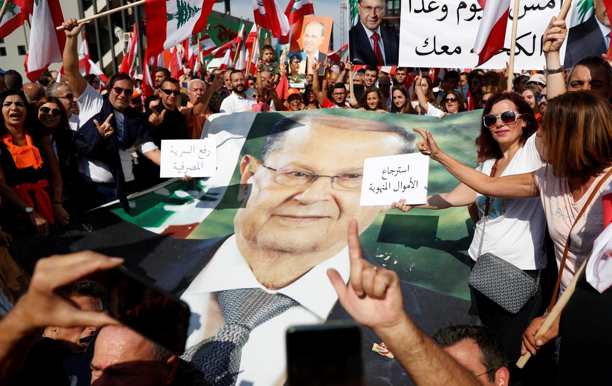 Provladni protest v Libanonu | Na ulicah libanonske prestolnice Bejrut se je danes zbralo na tisoče podpornikov predsednika Michela Aouna. | Foto Reuters