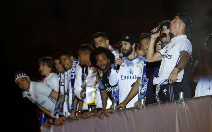 Za mikrofon je poprijel tudi glavni zvezdnik Reala, Portugalec Cristiano Ronaldo. | Foto: Reuters