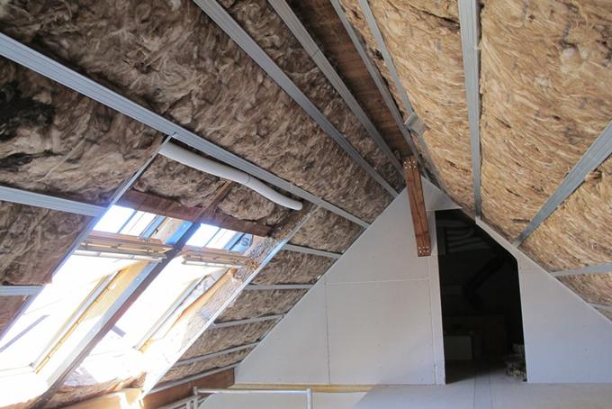 Poskrbite tudi za ustrezno izolacijo tal in strehe.  | Foto: Knauf Insulation