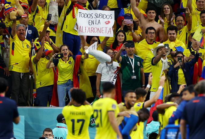 Veselje nogometašev Ekvadorja, ki so se vpisali v zgodovino kot prva reprezentanca, ki je gostiteljem na prvi tekmi povsem prekrižala načrte.  | Foto: Reuters