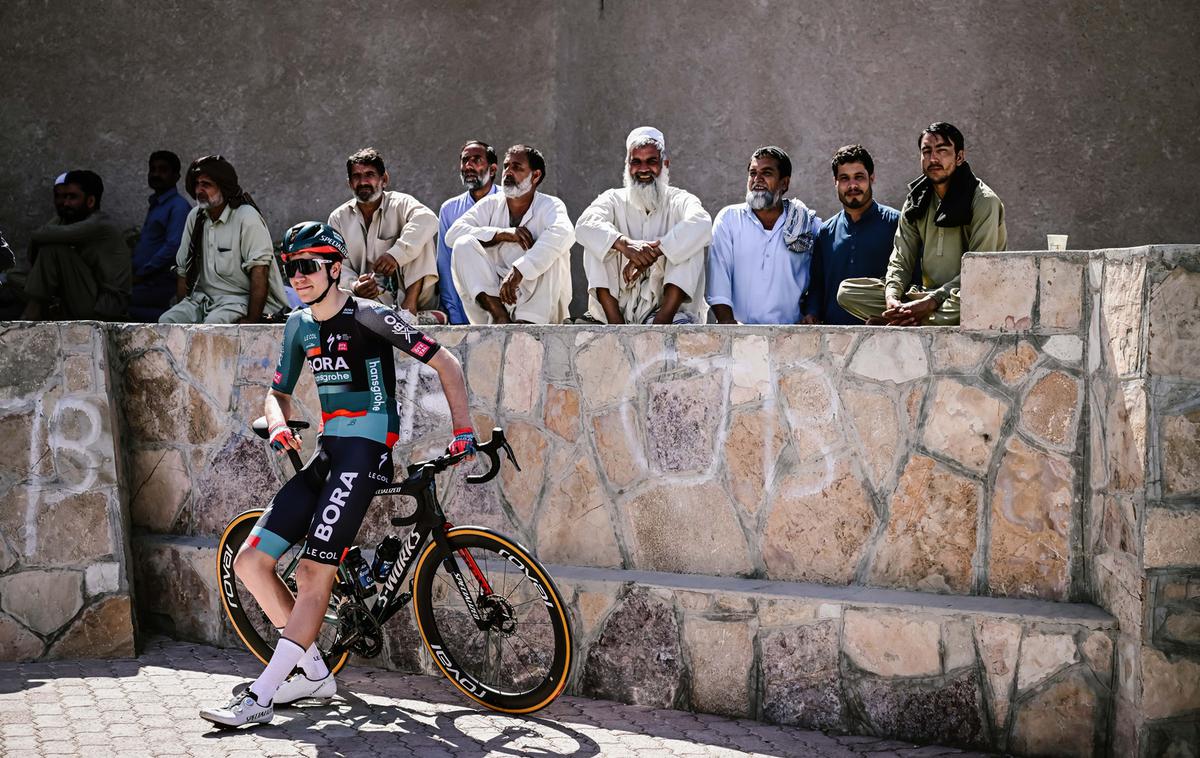 Cian Uijtdebroeks | Primer Ciana Uijtdebroeksa je zadnje dni dvignil ogromno prahu. | Foto A.S.O./Oman Cycling Association/Thomas Maheux