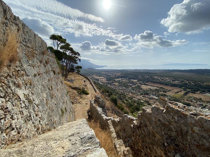 Z ultraširokokotno kamero ... (pogled z ostankov gradu Agios Georgios) | Foto: Branka Grbin