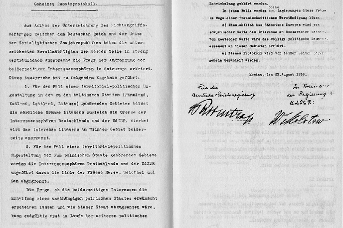 Tajni členi pakta Ribbentrop-Molotov | Pakt o nenapadanju med Nemčijo in Sovjetsko zvezo, ki je postal bolj znan kot pakt Ribbentrop-Molotov, je imel tajni del (na fotografiji), v katerem sta si državi razdelili Vzhodno Evropo na svoji vplivni območji. Pakt je bil podpisan 23. avgusta 1939. | Foto Wikimedia Commons