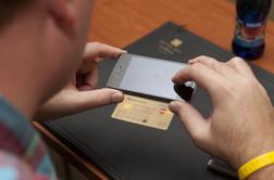 Spletni nakupi, mobilno plačevanje in brezstične kartice so "in"