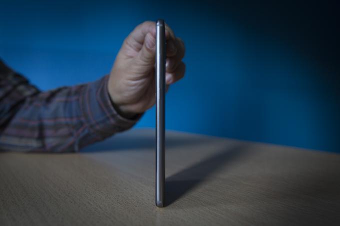 Huawei Mate 9 je tanjši od svojega predhodnika Mate 8, saj njegova debelina ne znaša niti osem milimetrov. | Foto: Bojan Puhek