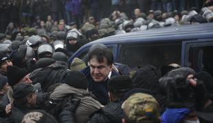 V spopadih med policijo in protestniki v Kijevu več ranjenih