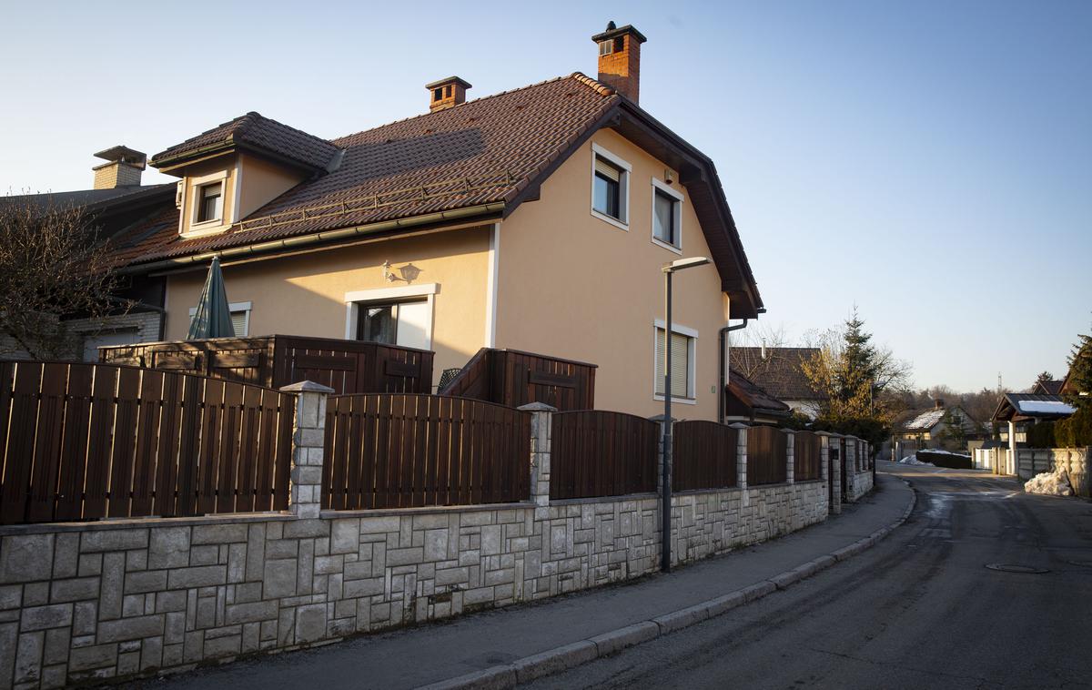 Dom, hiša v Črnučah, kjer naj bi prebivali ruski vohuni. | Hiša v Črnučah, kjer sta ruska vohuna bivala z dvema mladoletnima otrokoma.  | Foto Bojan Puhek