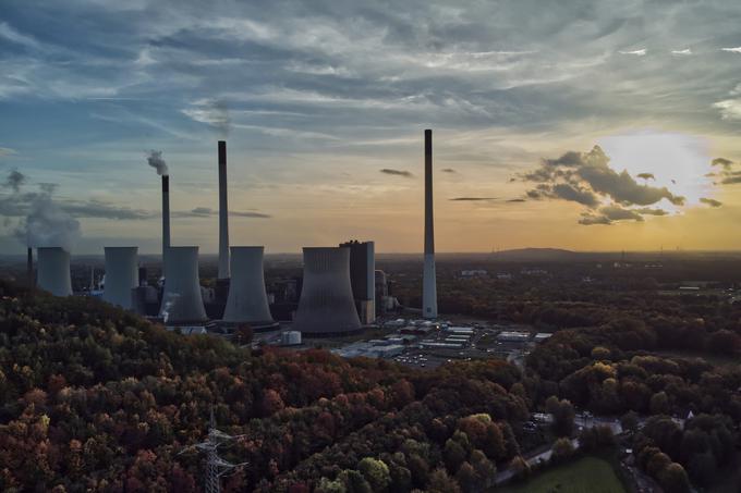 Zaradi opuščanja jedrske energije bo Nemčija vse do leta 2038 dopustila obratovanje termoelektrarn, ki imajo večji ogljični odtis kot jedrske elektrarne. Na fotografiji je ena največjih termoelektrarn Scholven pri Gelsenkirchnu. | Foto: Guliverimage/Vladimir Fedorenko