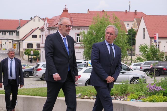 Hojs in Božinović | Davor Božinović in Aleš Hojs med srečanjem v Ormožu | Foto STA