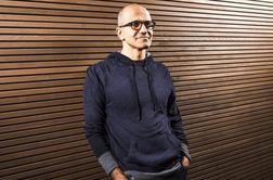 Microsoft bo vodil Satya Nadella, umika se tudi Bill Gates